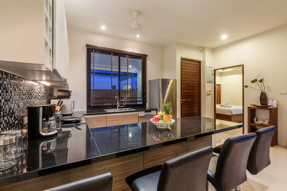 Comfort Villa | Private kitchen | Full-size fridge, microwave, oven, stovetop