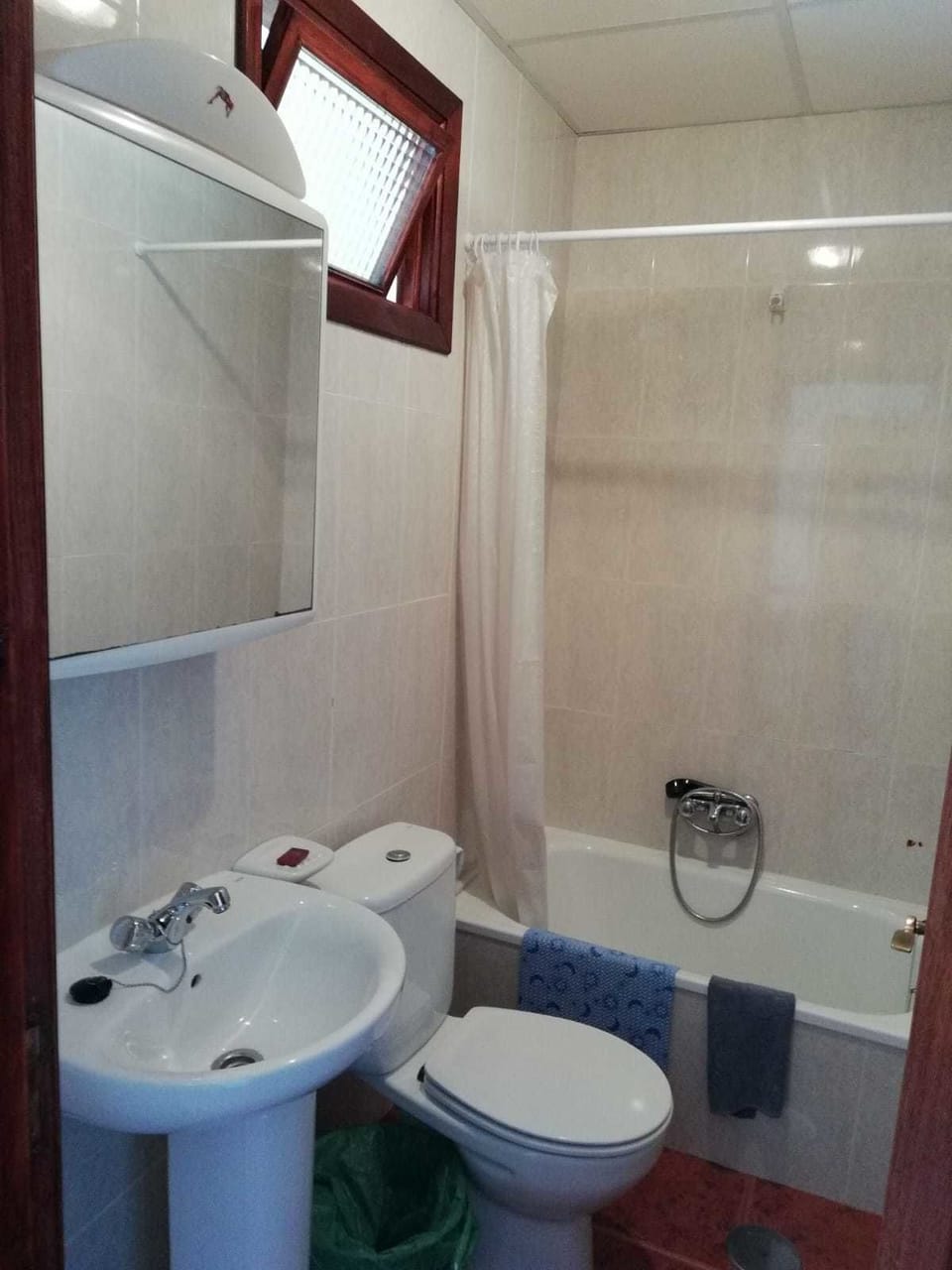 Double Room | Bathroom | Bathtub