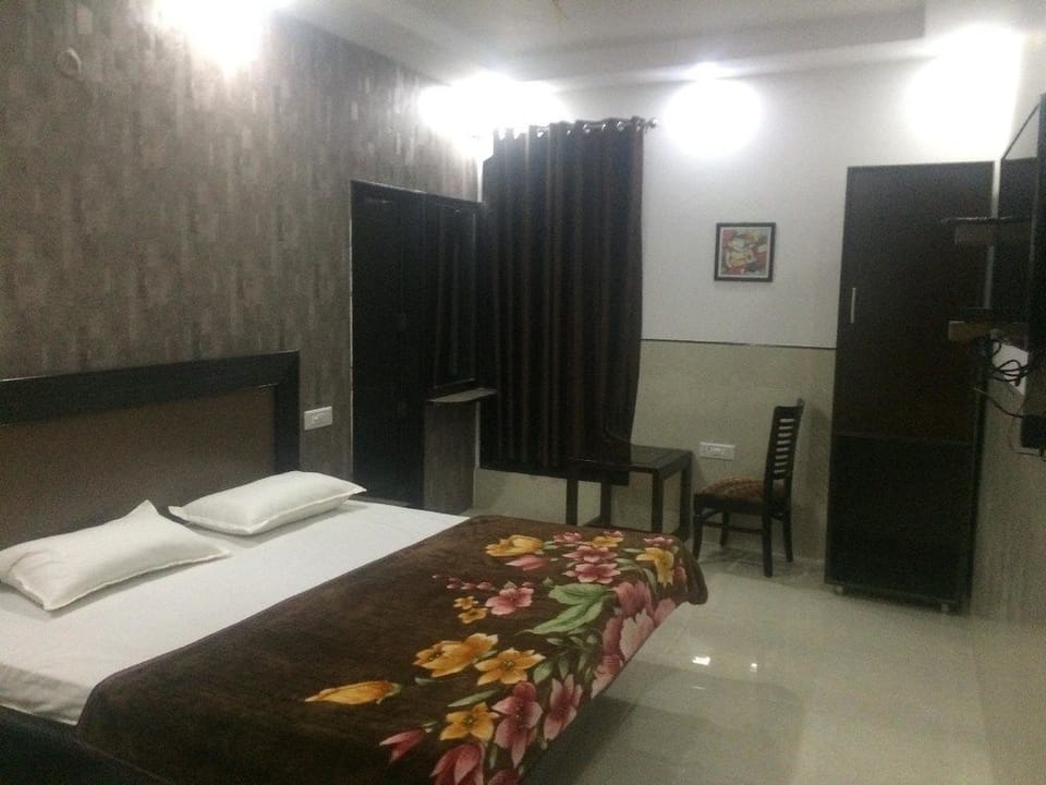 Business Suite, Non Smoking | Bathroom | Shower