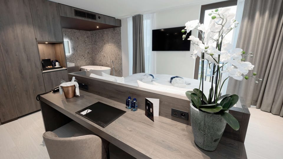 Suite, 1 Bedroom | Egyptian cotton sheets, premium bedding, in-room safe