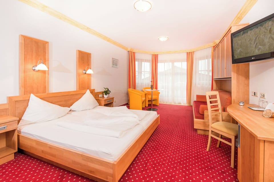 Classic Room, Multiple Beds, Non Smoking | Bathroom | Shower, rainfall showerhead, free toiletries, hair dryer