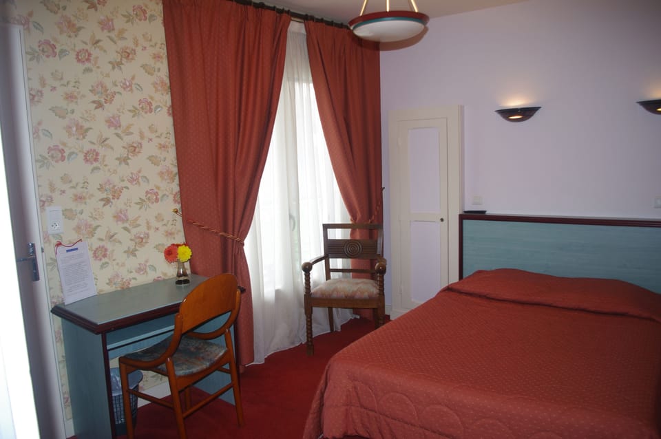 Double Room (Balcon) | Blackout drapes, bed sheets