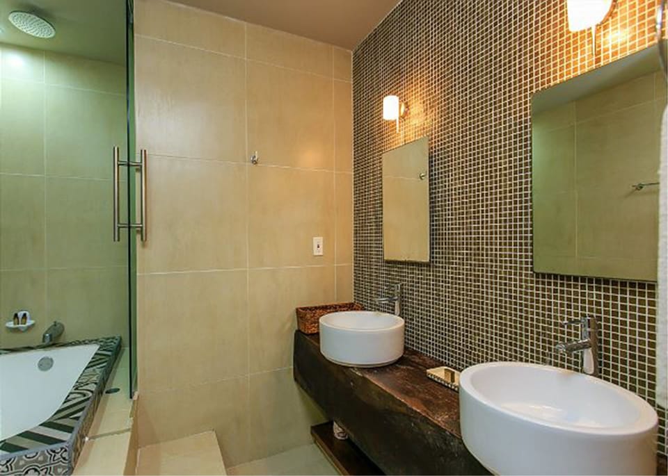 Condo | Bathroom | Shower, free toiletries, hair dryer, towels