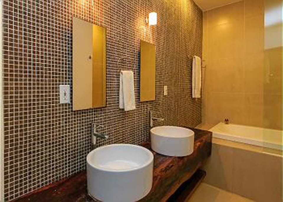 Condo | Bathroom | Shower, free toiletries, hair dryer, towels