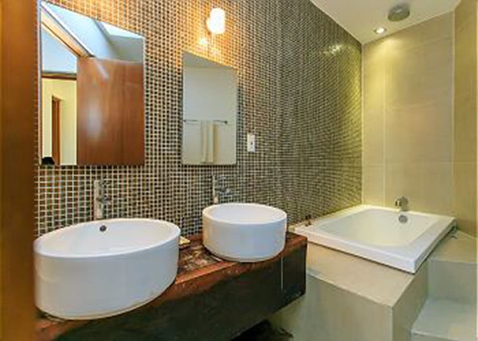 Condo | Bathroom | Shower, free toiletries, hair dryer, towels