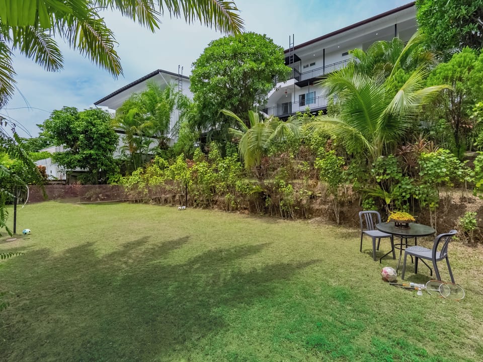 8 Bedrooms Pool Villa | Sports facility