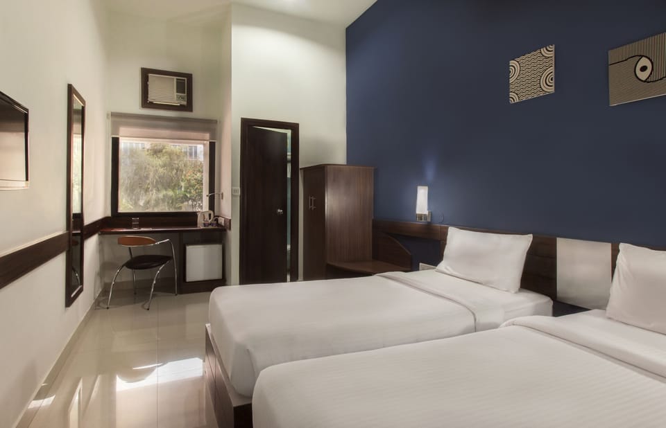 Twin Room | Minibar, in-room safe, desk, blackout drapes