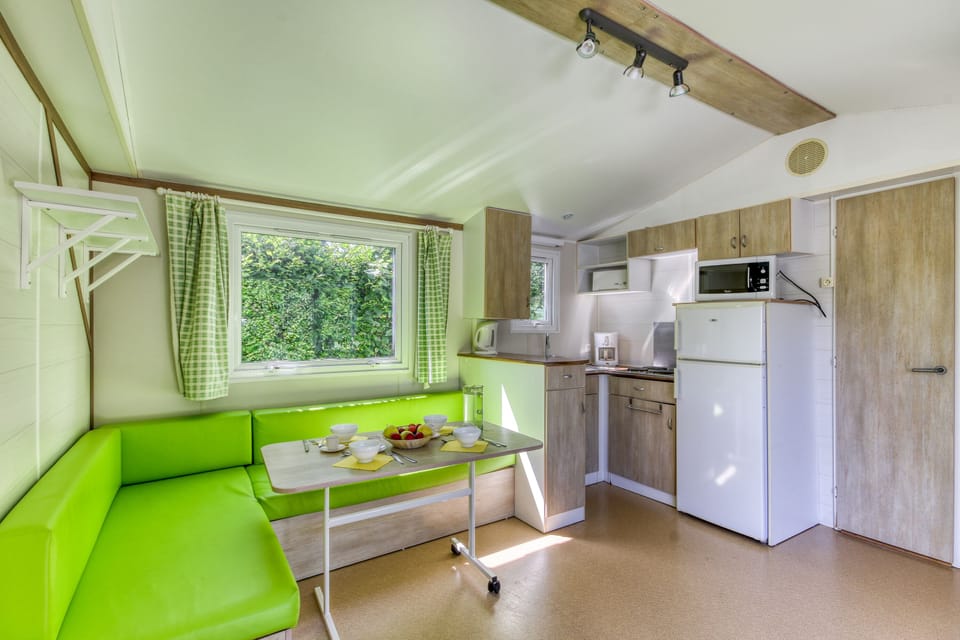 Mobile Home, 2 Bedrooms (5 Pers) | Living area | Table tennis