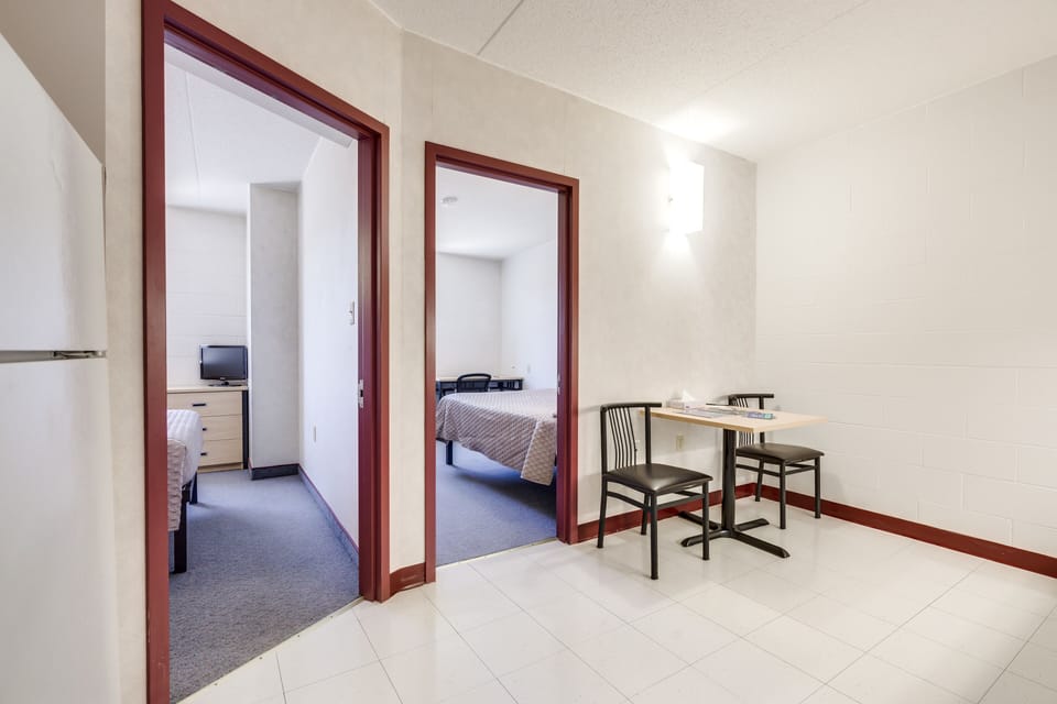 Basic Suite, 2 Bedrooms, Kitchenette | In-room dining