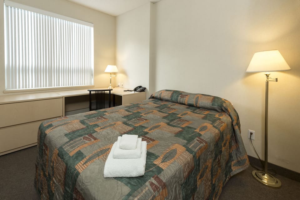 Suite, 2 Bedrooms | 2 bedrooms, desk, free WiFi, bed sheets