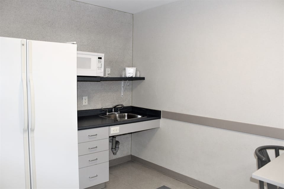 Suite, 2 Bedrooms, Accessible, Kitchenette | Private kitchenette | Full-size fridge, microwave