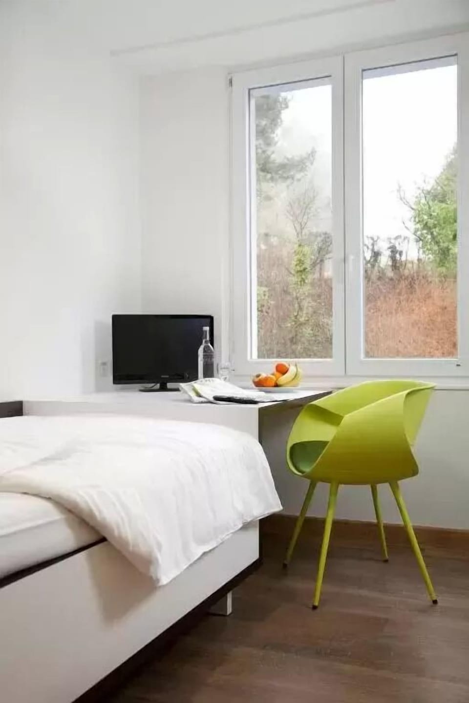 Hypo-allergenic bedding, in-room safe, desk, free WiFi
