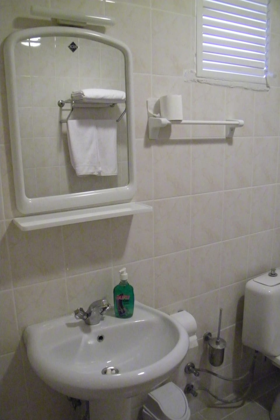 Bathtub, free toiletries, hair dryer, slippers