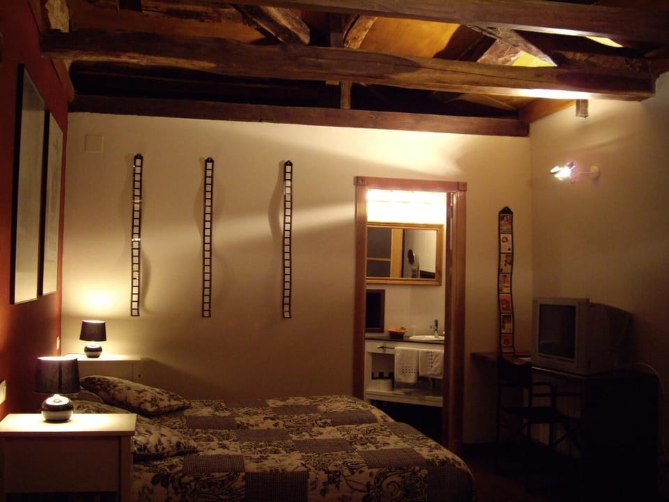 1 bedroom, premium bedding, desk, free WiFi