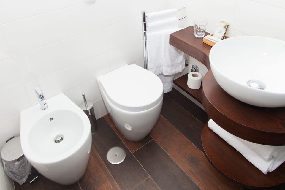 Double Room, Sea View (Positano) | Bathroom | Shower, rainfall showerhead, free toiletries, bidet