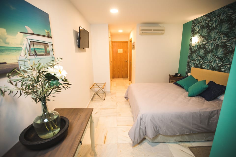 Triple Room | 20 bedrooms, desk, cribs/infant beds, free WiFi