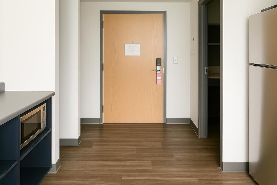 Basic Double Room | Private kitchen | Fridge, microwave