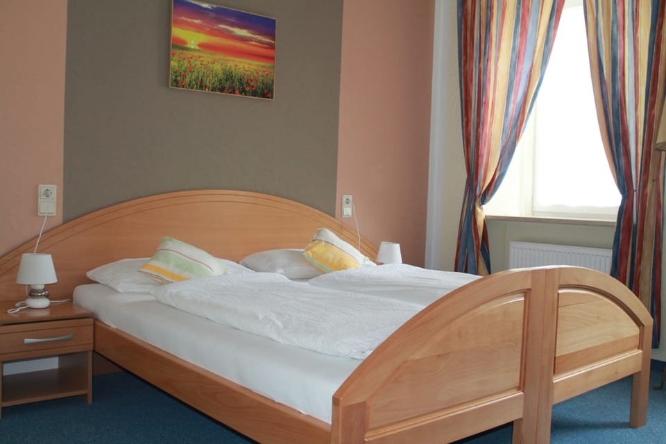 Basic Triple Room | Desk, blackout drapes, free WiFi, bed sheets