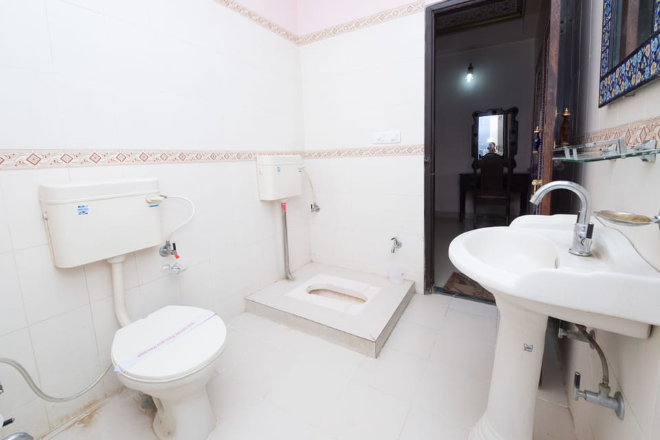 Family Suite, Balcony | Bathroom | Shower, free toiletries, slippers, towels