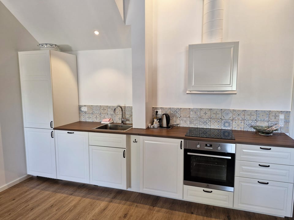 Exclusive Studio | Private kitchen | Electric kettle, eco-friendly cleaning products, dining tables