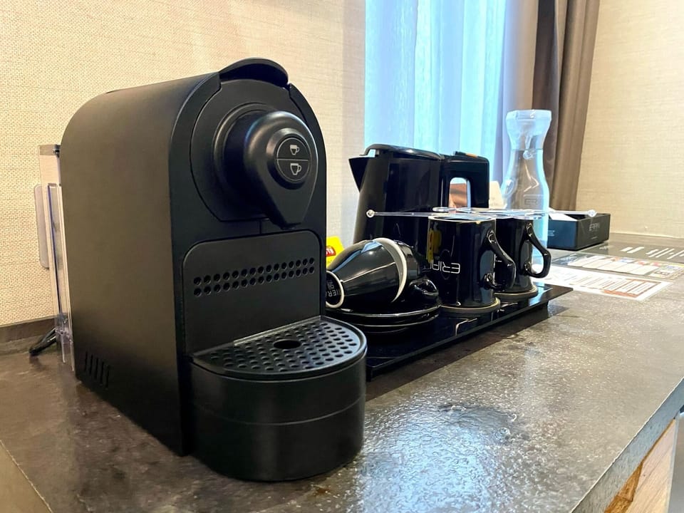 Premier Room | In-room safe, desk, WiFi (free)
