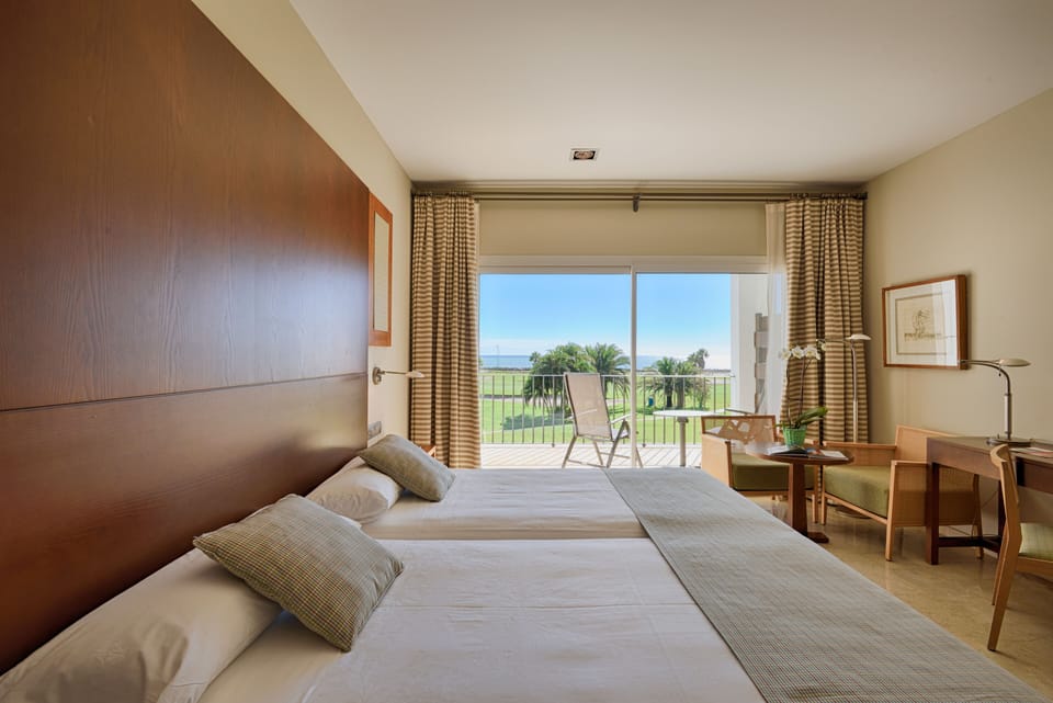 Minibar, in-room safe, desk, free WiFi