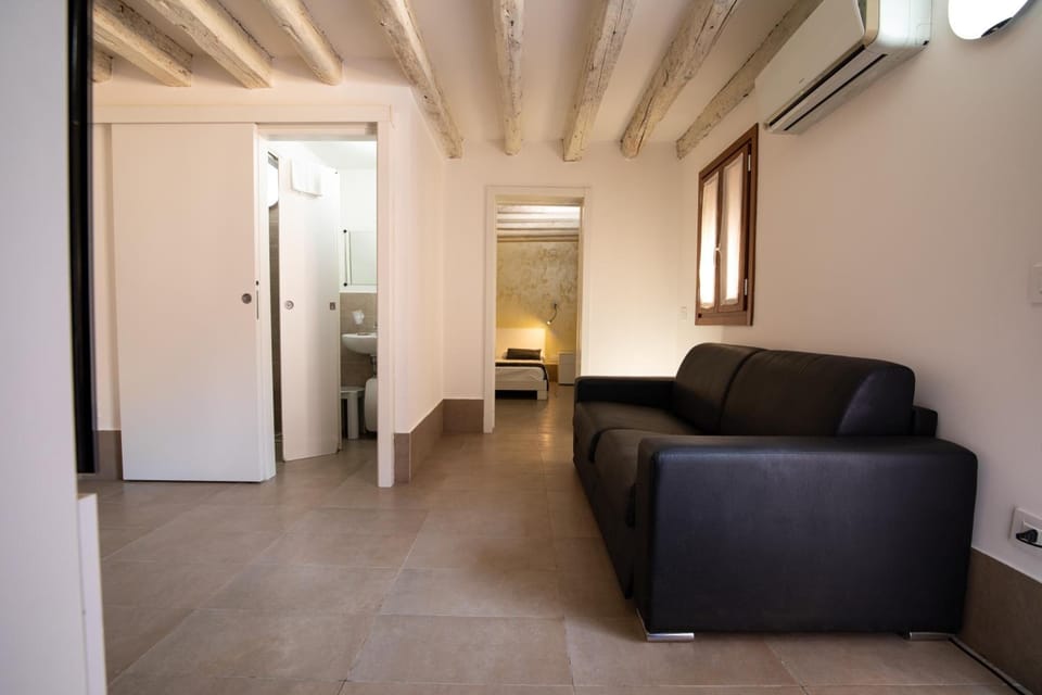 Apartment, 1 Bedroom, Kitchenette, Annex Building | Private kitchenette | Fridge, microwave, electric kettle