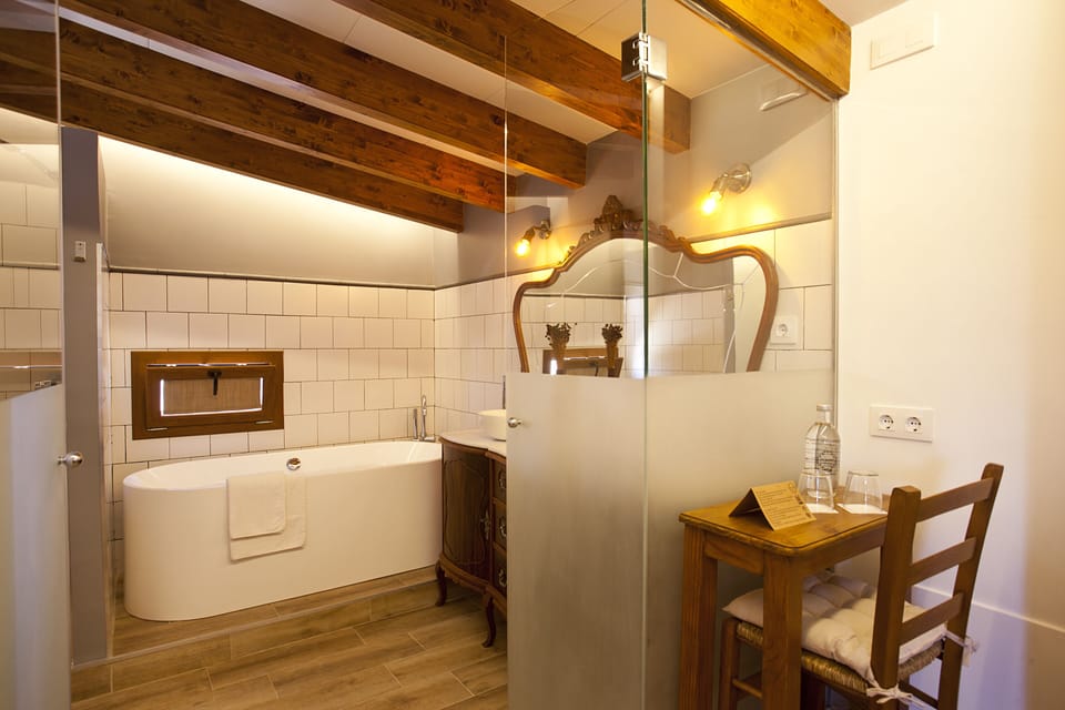 Comfort Double Room, Bathtub | Bathroom | Combined shower/tub, hair dryer, towels, soap