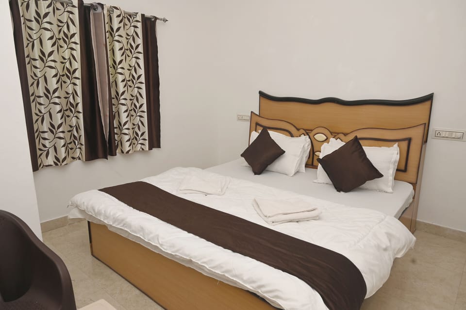 Basic Double Room | 1 bedroom, desk, rollaway beds, free WiFi