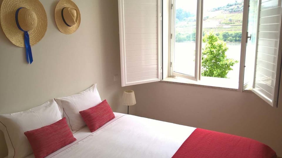 WiFi (free), bed sheets