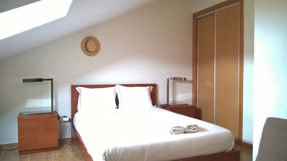 Double Room, Shared Bathroom, River View | WiFi (free), bed sheets