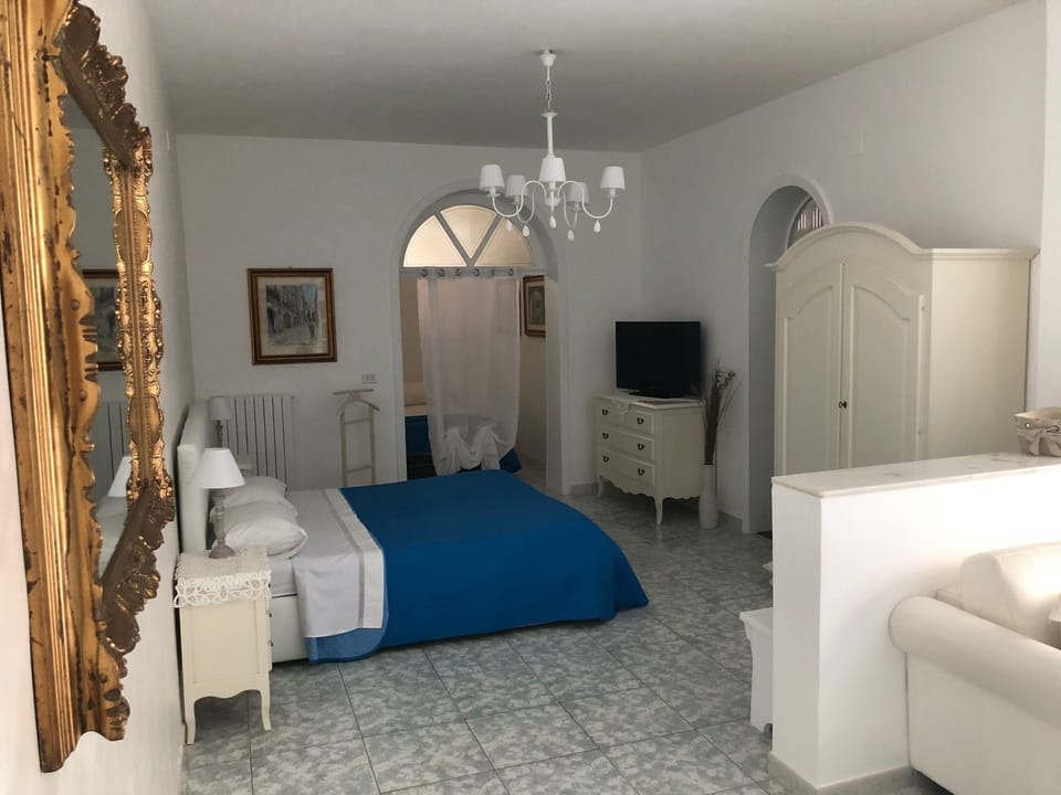 Suite, Balcony | In-room safe, desk, soundproofing, iron/ironing board (on request)