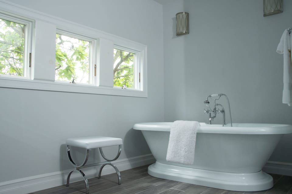 Luxury Room, 1 King Bed (East End Master Bedroom) | Deep soaking bathtub