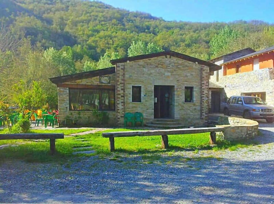 Albergue Valle do Seo Bed and Breakfast in Castile and León