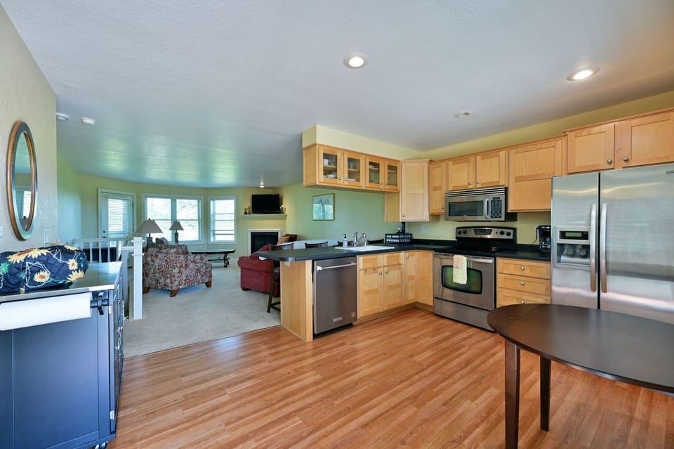 Condo, 2 Bedrooms | Private kitchen | Coffee/tea maker, fridge, oven, toaster