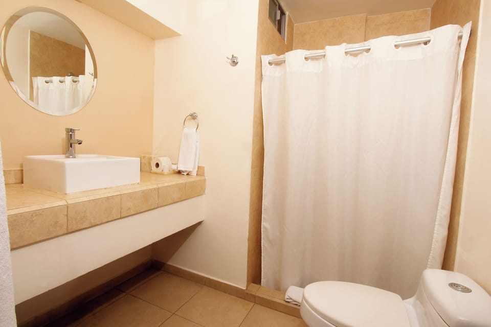 Standard Double Room | Bathroom | Shower, free toiletries, hair dryer, towels