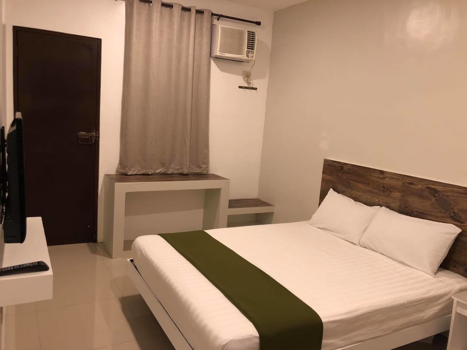 Superior Room | 1 bedroom, desk, bed sheets