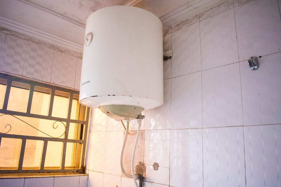 Executive Room, 1 Double Bed | Bathroom | Shower, rainfall showerhead, free toiletries, towels
