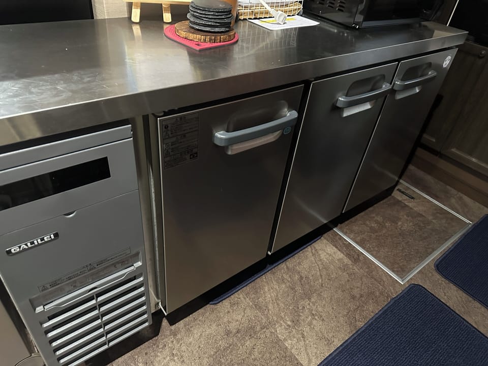Basic House | Private kitchen | Fridge, microwave, oven, stovetop