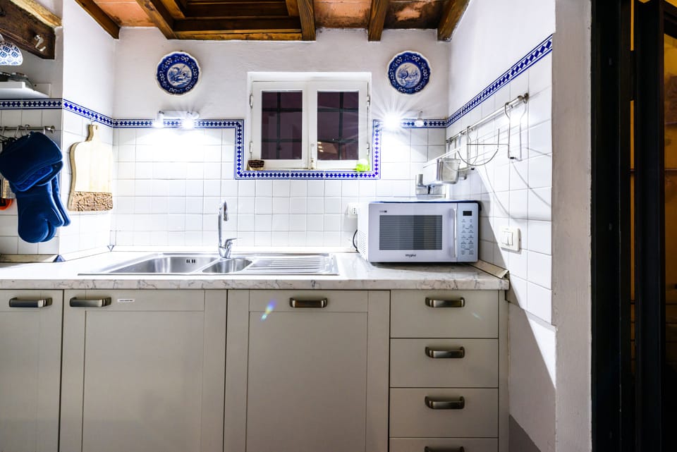 Comfort Apartment, 2 Bedrooms, Non Smoking | Private kitchen | Fridge, microwave, oven, stovetop