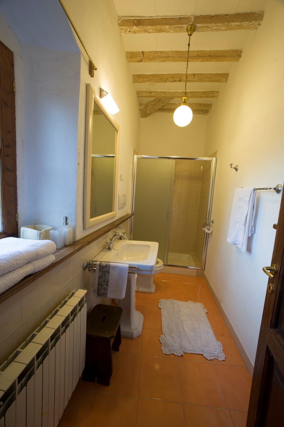 Junior Suite, 2 Bedrooms, Shared Bathroom (Bathroom shared between these 2 rooms) | Bathroom | Shower, free toiletries, hair dryer, towels