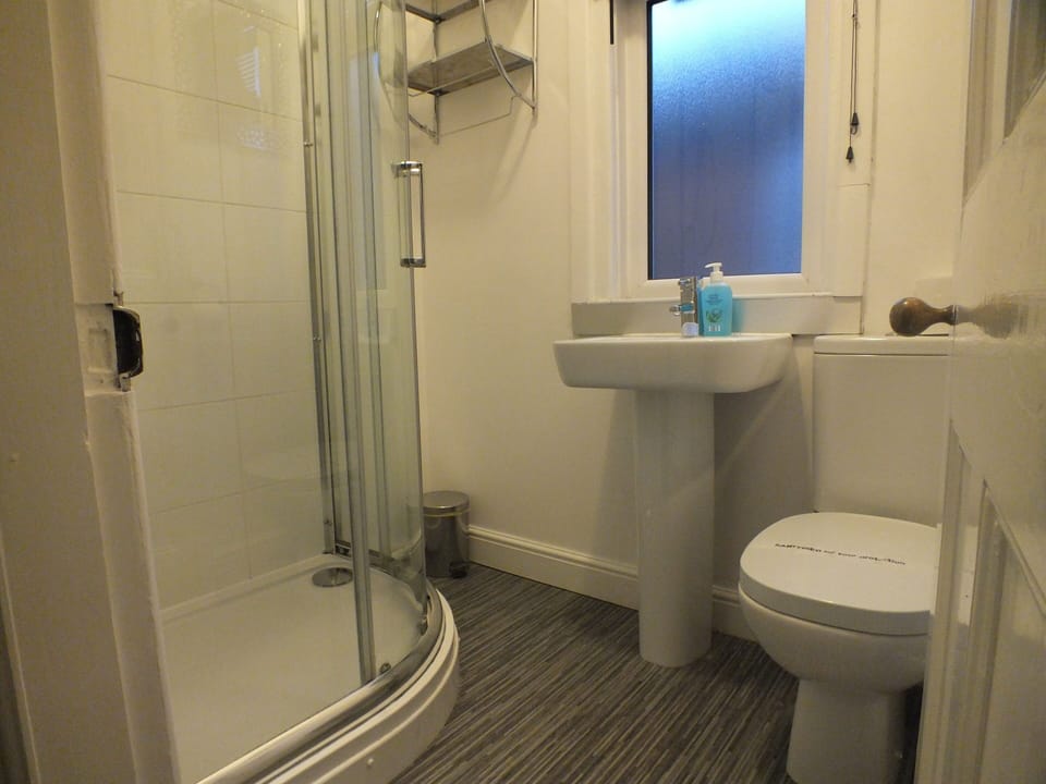 Walthall Place | Bathroom | Towels