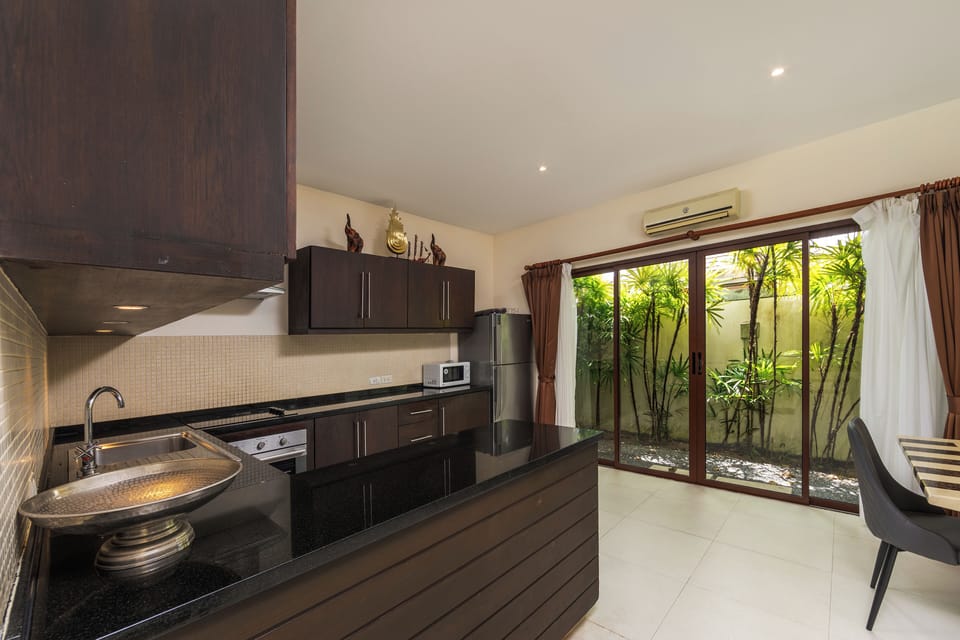 Comfort Villa, 3 Bedrooms | Private kitchen | Full-size fridge, microwave, stovetop, dishwasher
