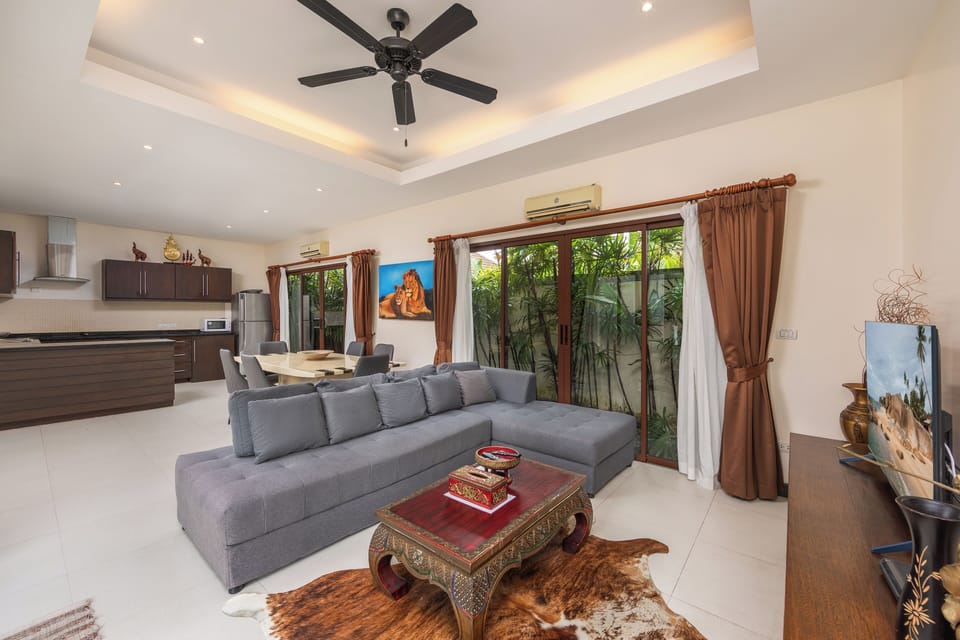 Comfort Villa, 3 Bedrooms | Living area | 30-inch flat-screen TV with cable channels, TV, DVD player