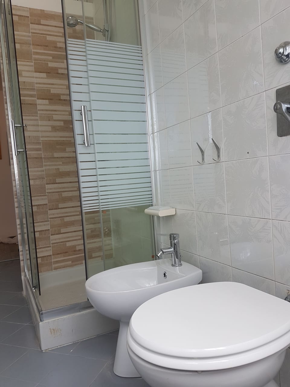 Apartment, 1 Bedroom | Bathroom | Shower, rainfall showerhead, free toiletries, hair dryer