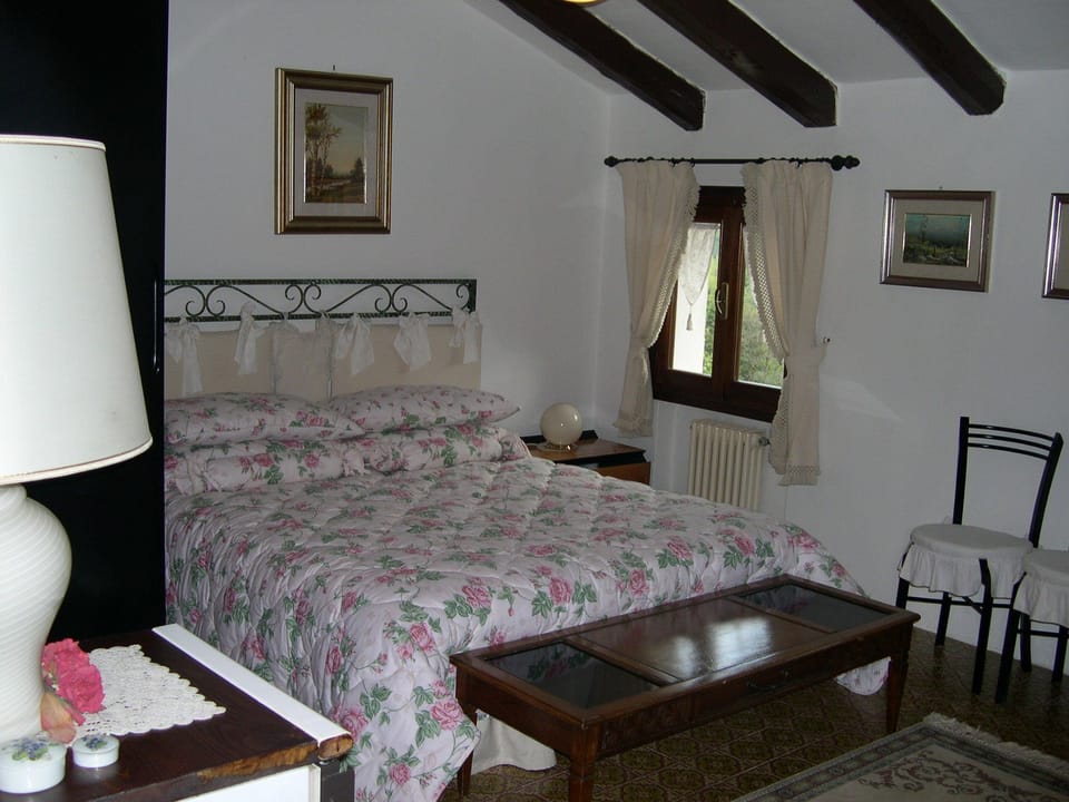Double or Twin Room | Minibar, desk, free cribs/infant beds, rollaway beds