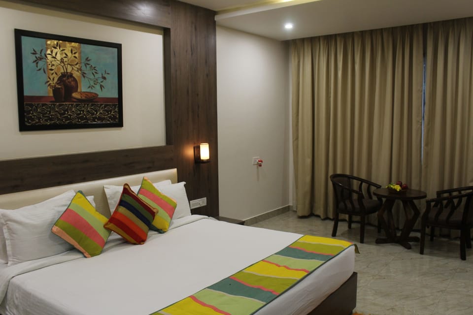 Deluxe Room, 1 Double Bed, Non Smoking | Desk, rollaway beds, free WiFi