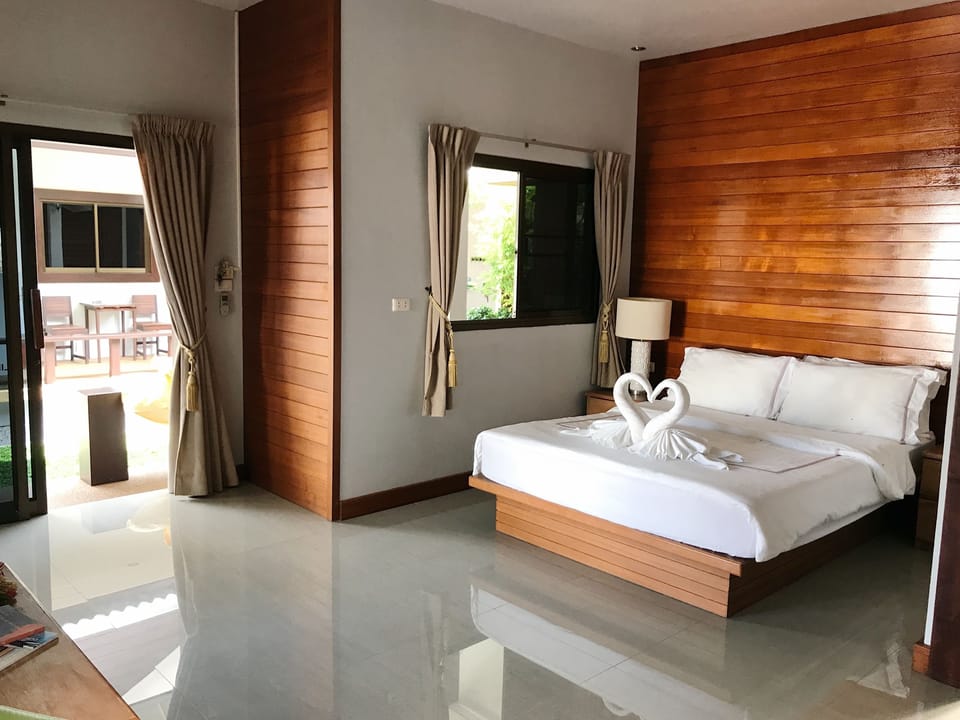 Deluxe Double Room, Pool View | WiFi (free)