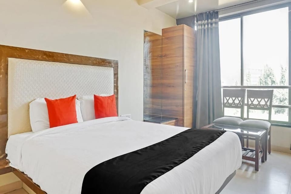 Premium bedding, soundproofing, WiFi (free), bed sheets