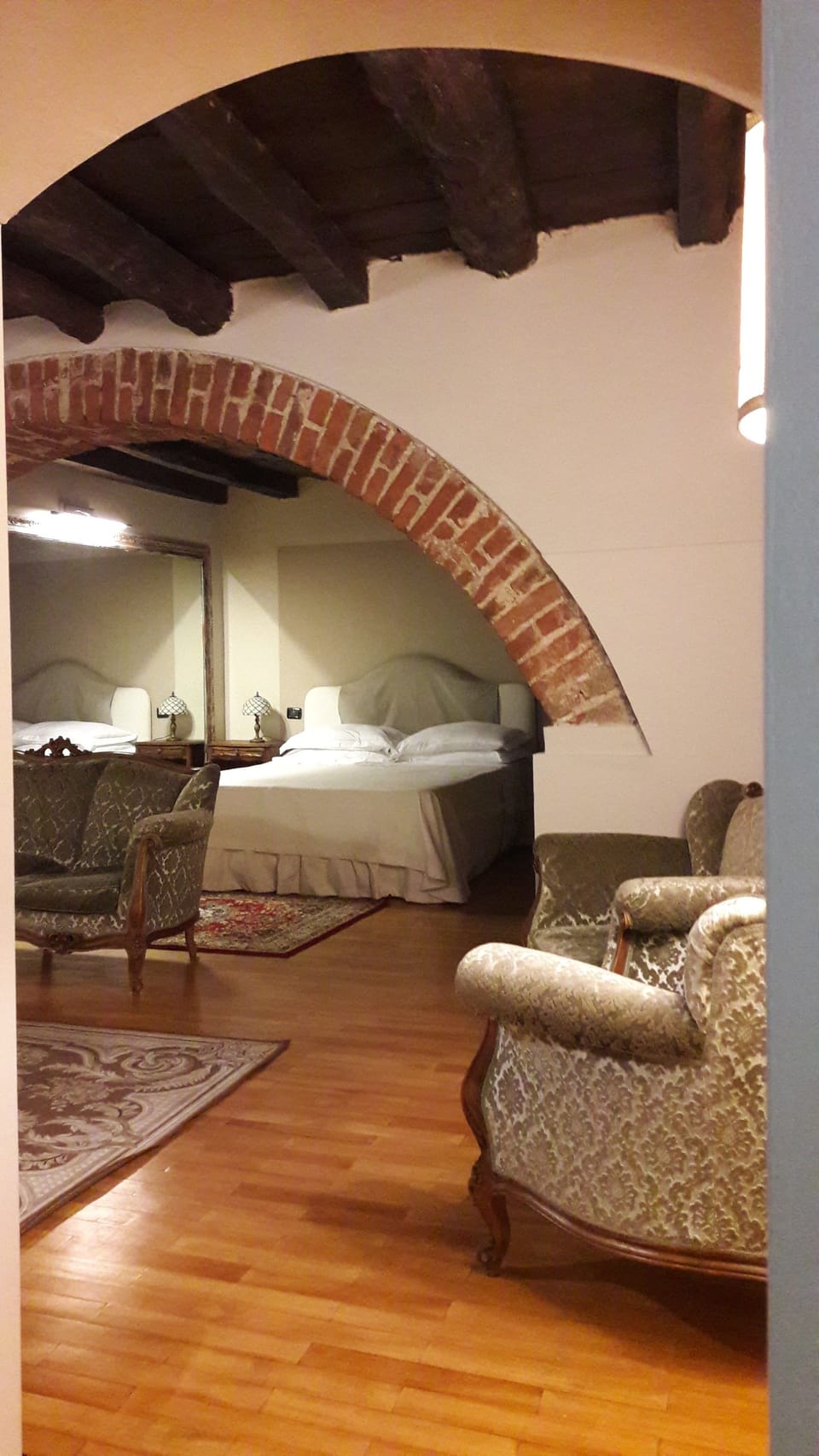 Deluxe Suite, Kitchenette | Egyptian cotton sheets, premium bedding, down comforters, minibar